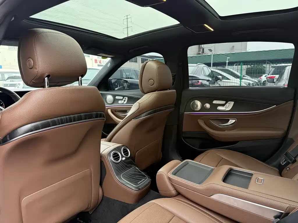 Mercedes-Benz E-Class 2022 — фото 13