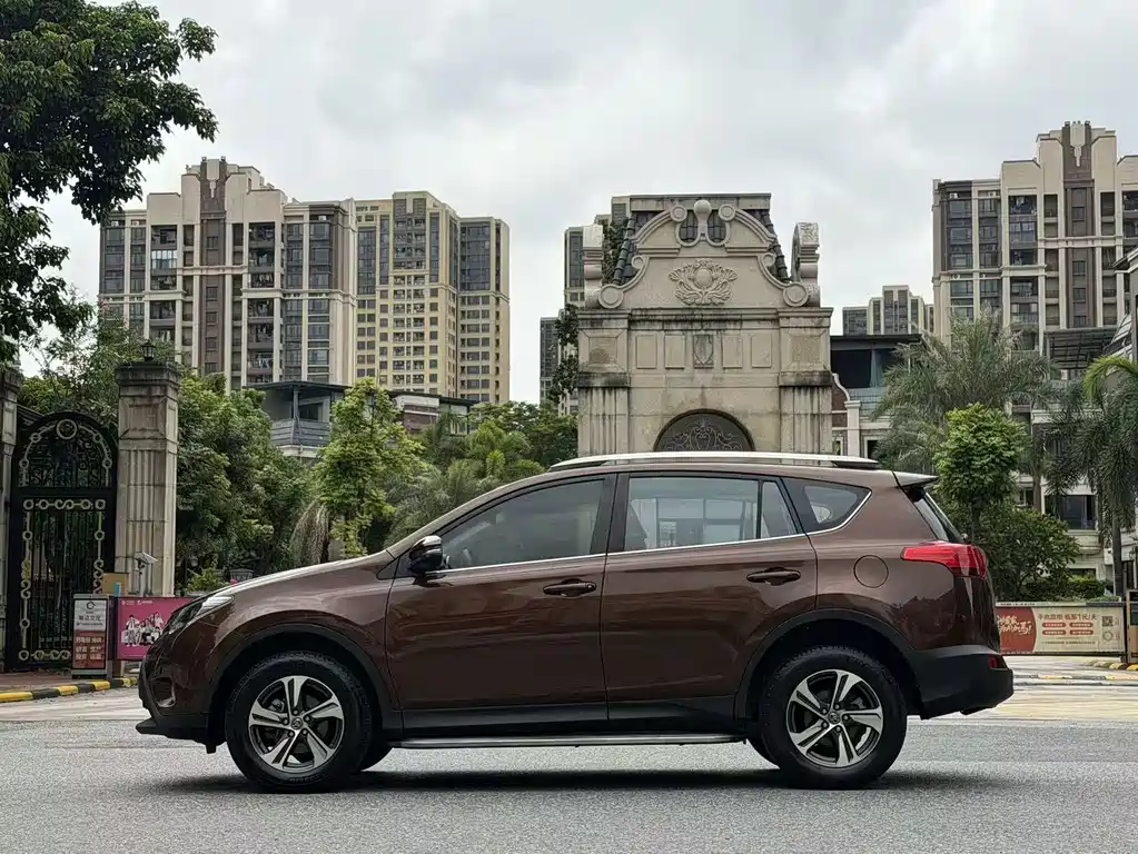Toyota RAV4 2016 — фото 5