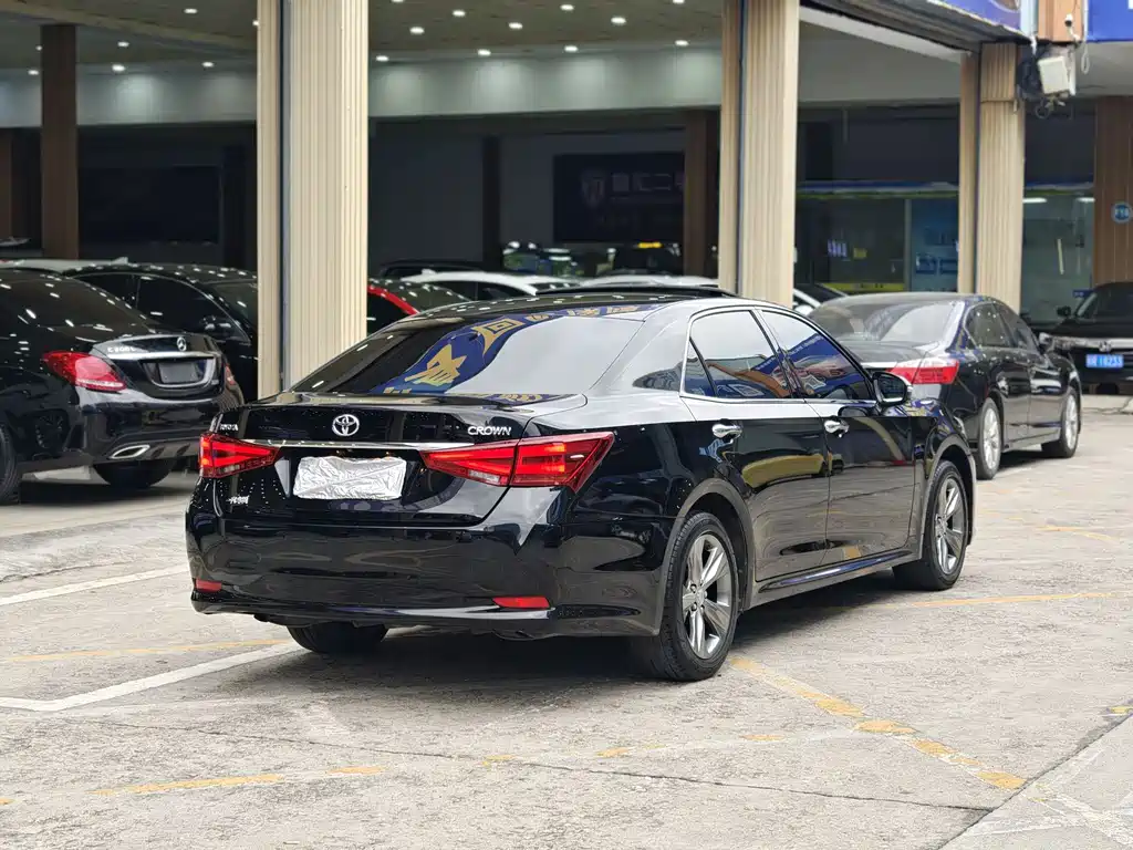 Toyota Crown 2015 — фото 23