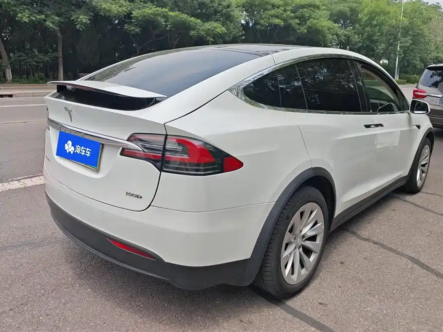 Tesla Model X 2018 — фото 3