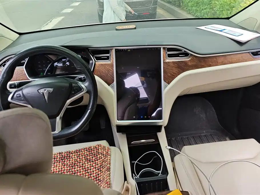 Tesla Model X 2018 — фото 12