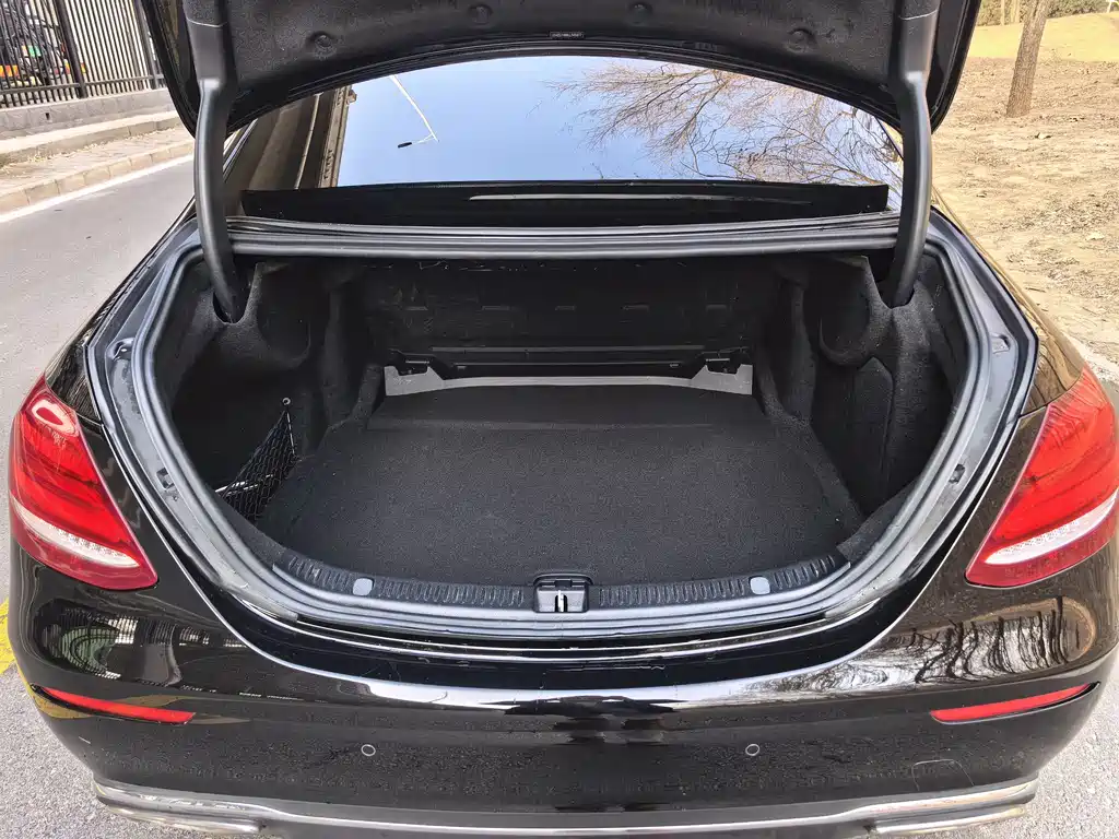 Mercedes-Benz E-Class 2020 — фото 14