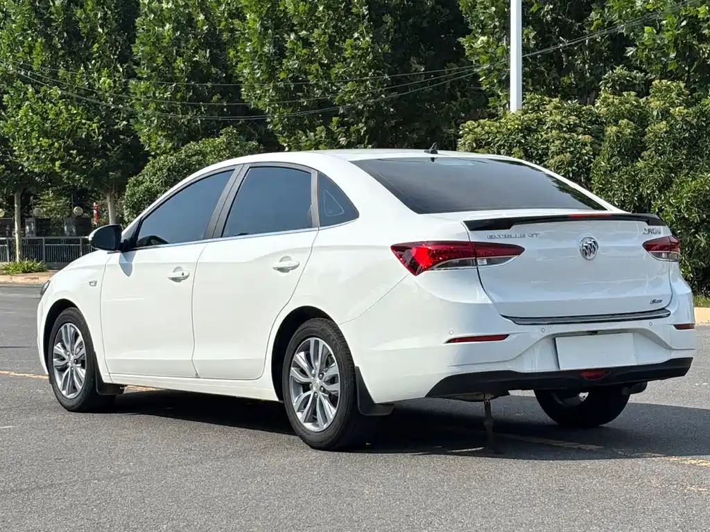 Buick Excelle 2022 — фото 18