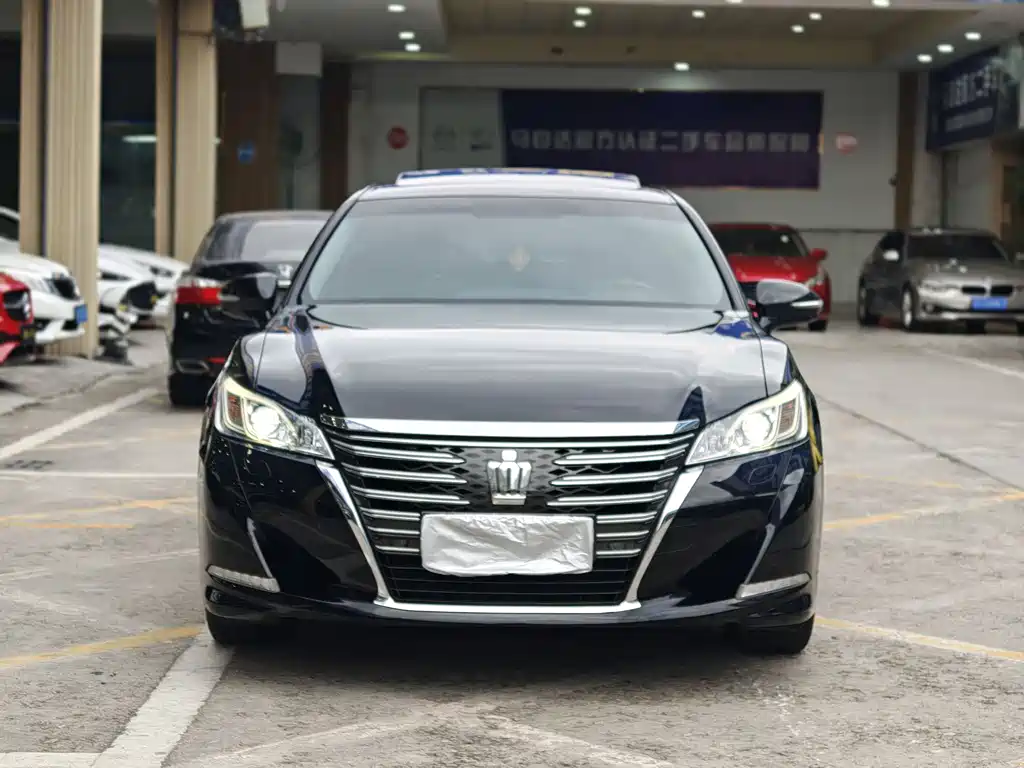 Toyota Crown 2015 — фото 21