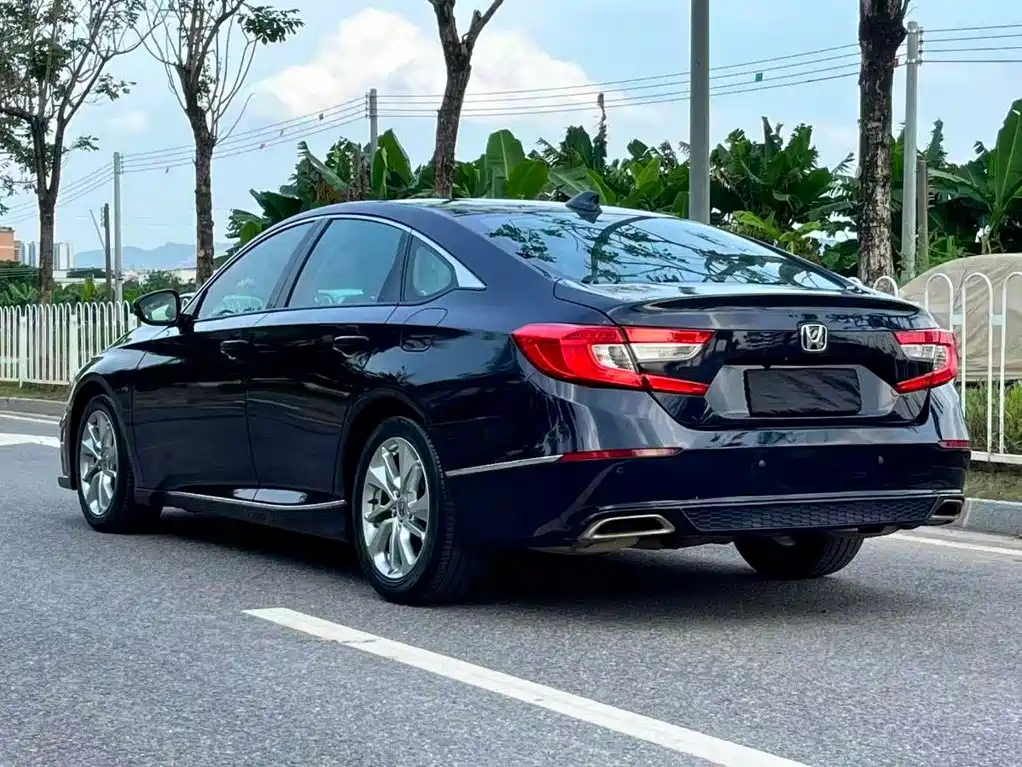 Honda Accord 2018 — фото 8