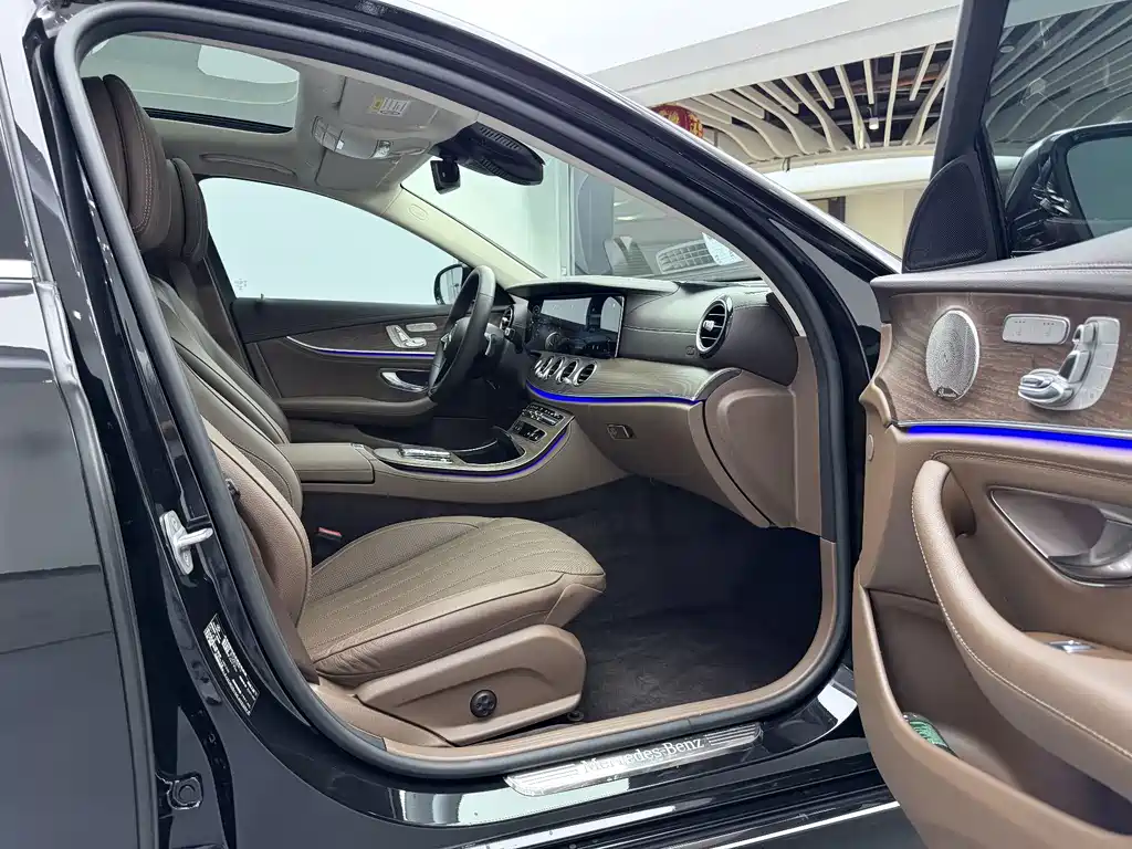Mercedes-Benz E-Class 2021 — фото 18