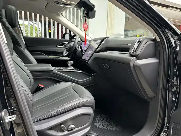 Hongqi HS3 2024