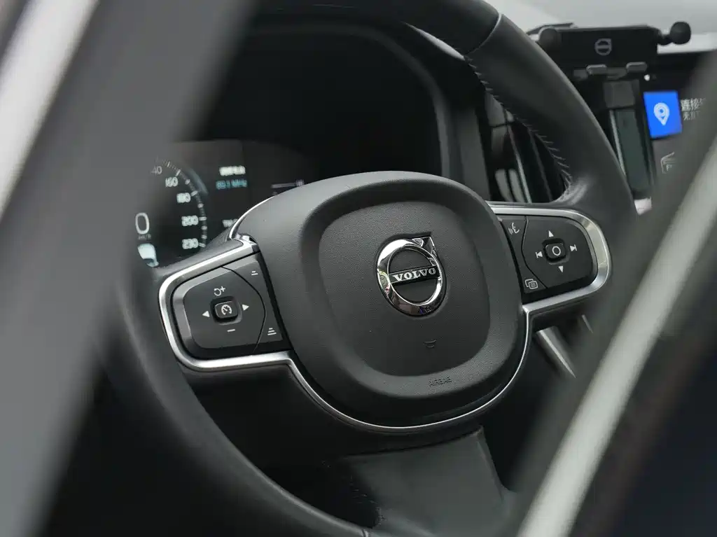 Volvo XC60 2020 — фото 18