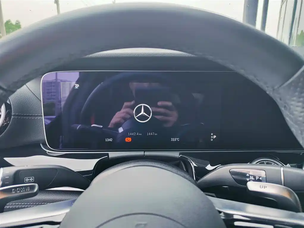 Mercedes-Benz AMG GT 2025 — фото 12