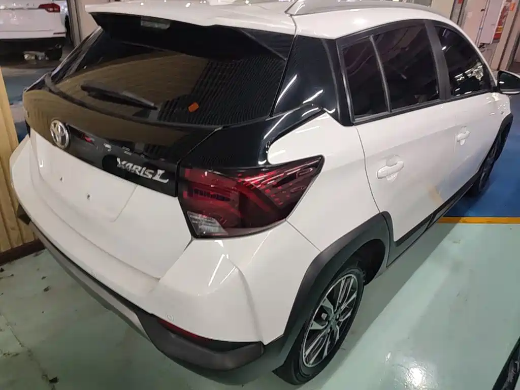 Toyota Yaris L 2022 — фото 8