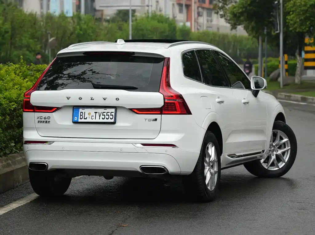 Volvo XC60 2020 — фото 13