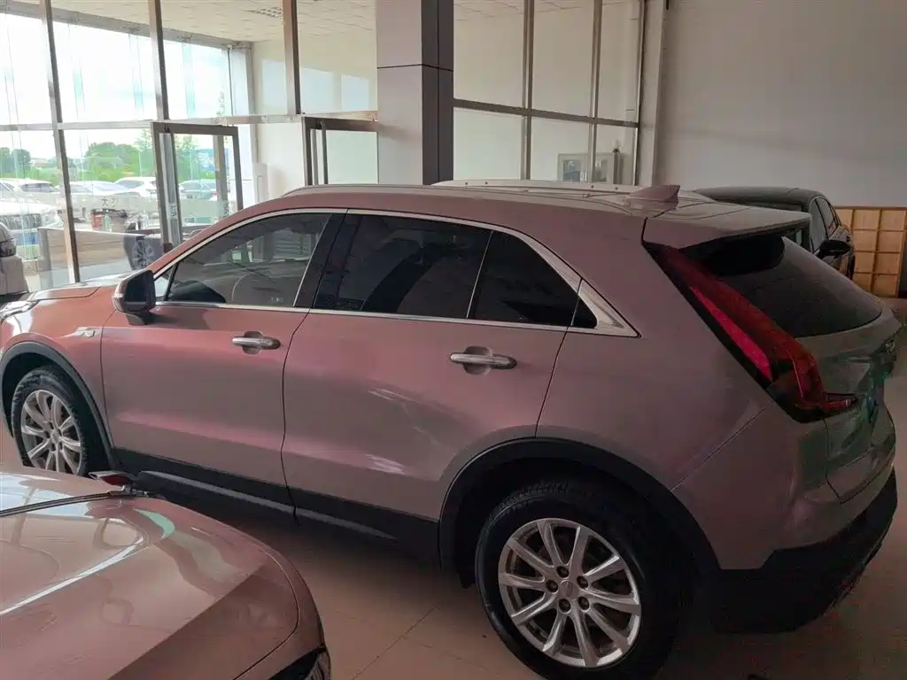 Cadillac XT4 2020 — фото 11