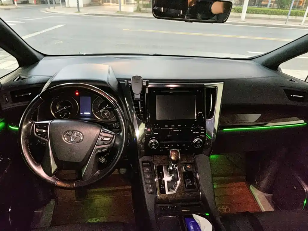 Toyota Alphard 2020 — фото 3