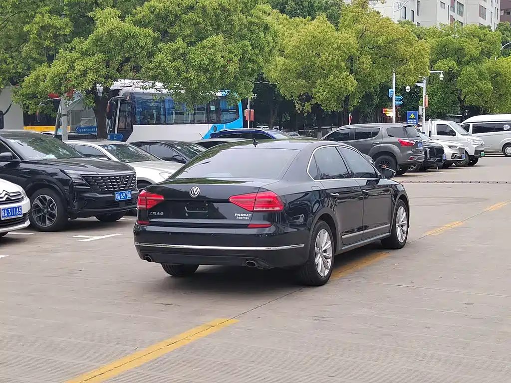 Volkswagen Passat 2017 — фото 8