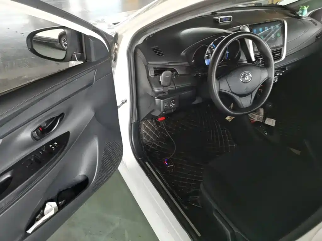 Toyota Yaris L 2019 — фото 16