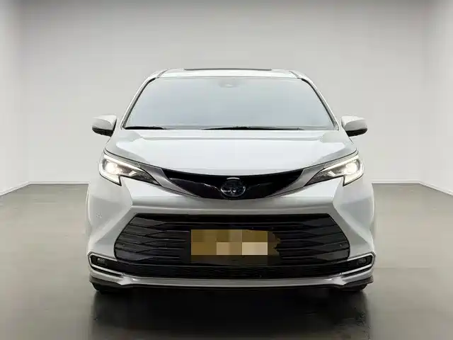 Toyota Sienna 2023 — фото 2