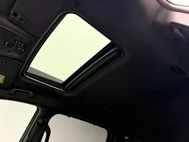 Toyota Sienna 2023 — фото 16