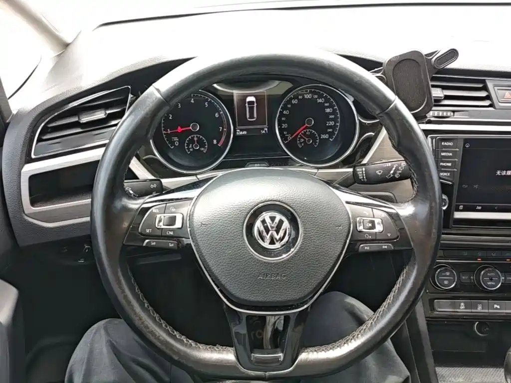 Volkswagen Touran 2019 — фото 11