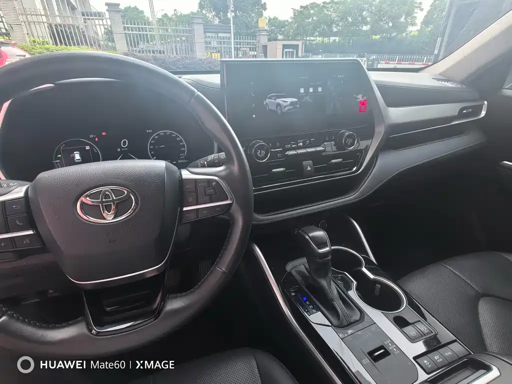 Toyota Highlander 2025 — фото 10