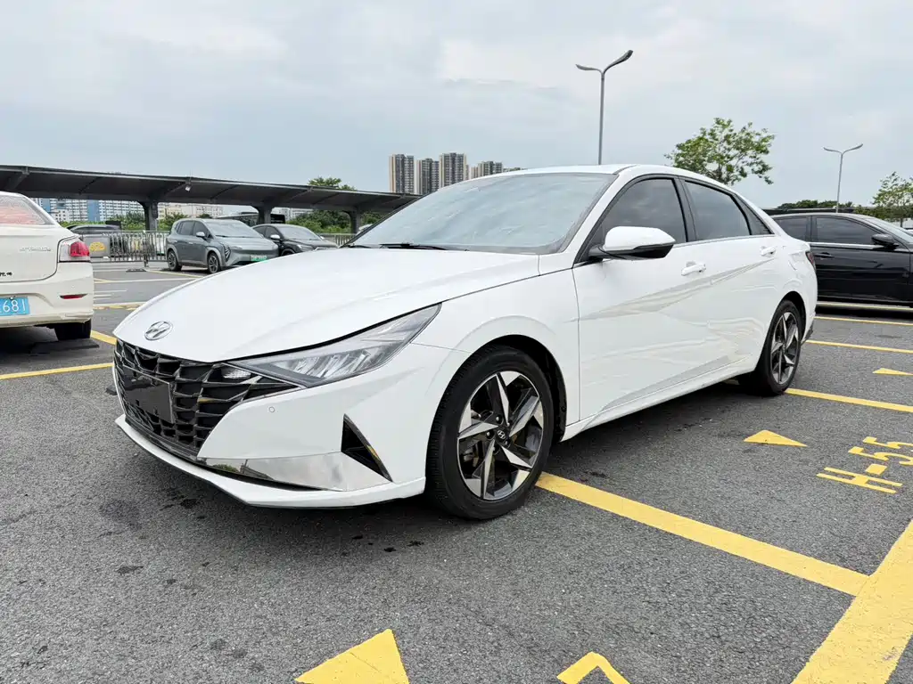 Hyundai Elantra 2022