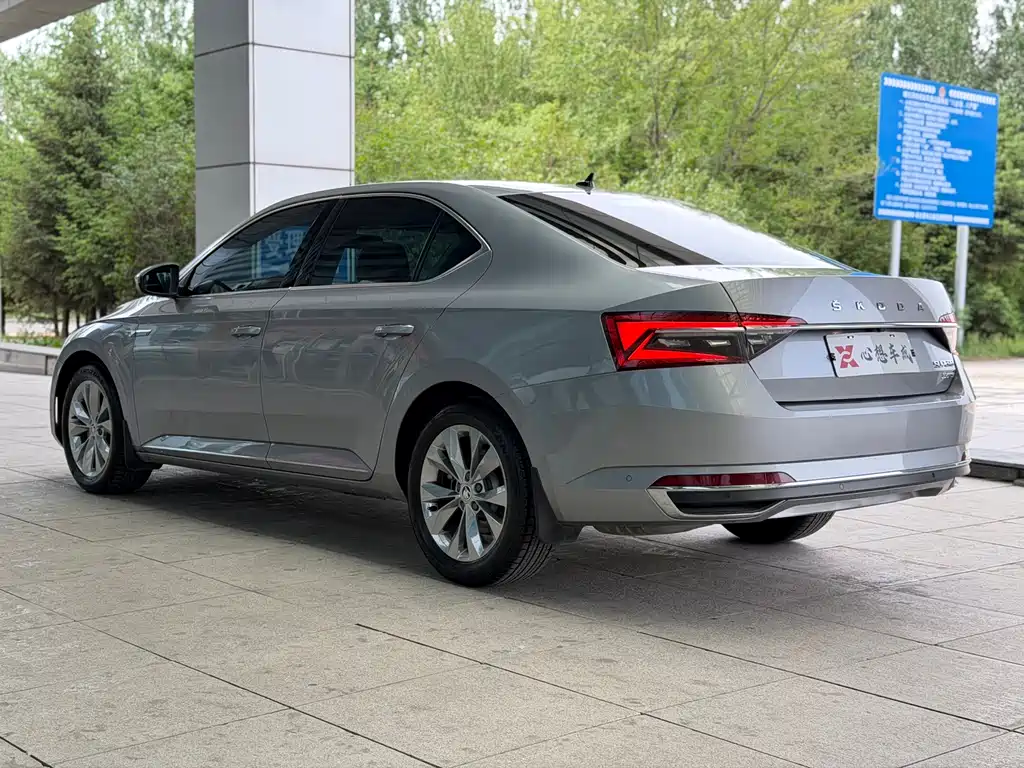 Skoda Superb 2021 — фото 5