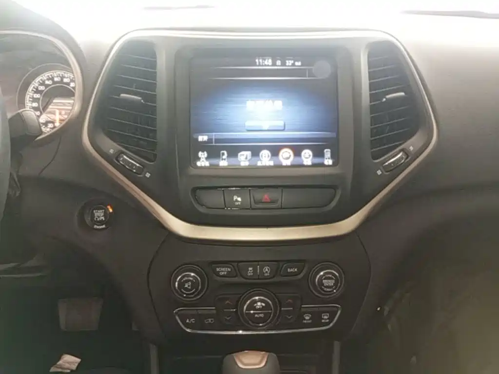 Jeep Cherokee 2016 — фото 13