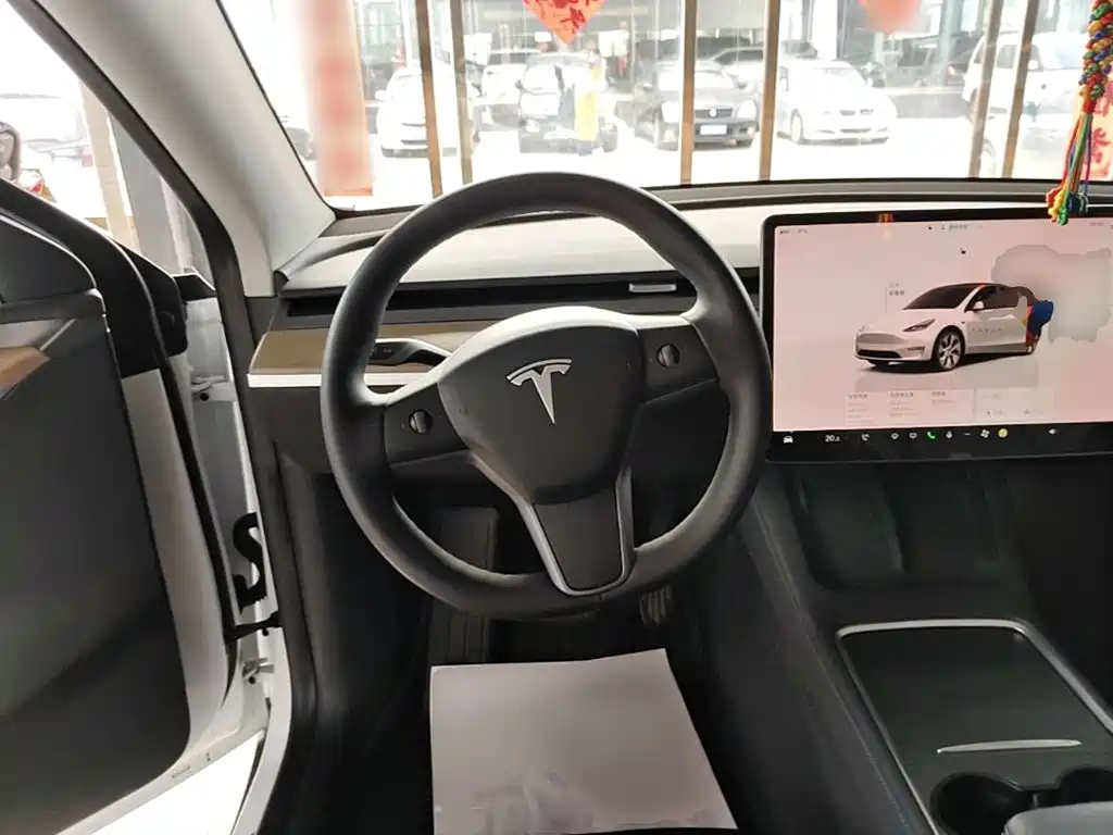 Tesla Model Y 2022 — фото 11