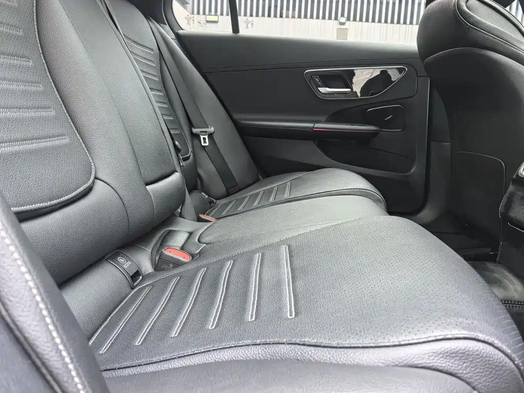 Mercedes-Benz C-Class 2023 — фото 16
