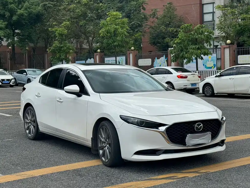 Mazda 3 Axela 2022 — фото 3
