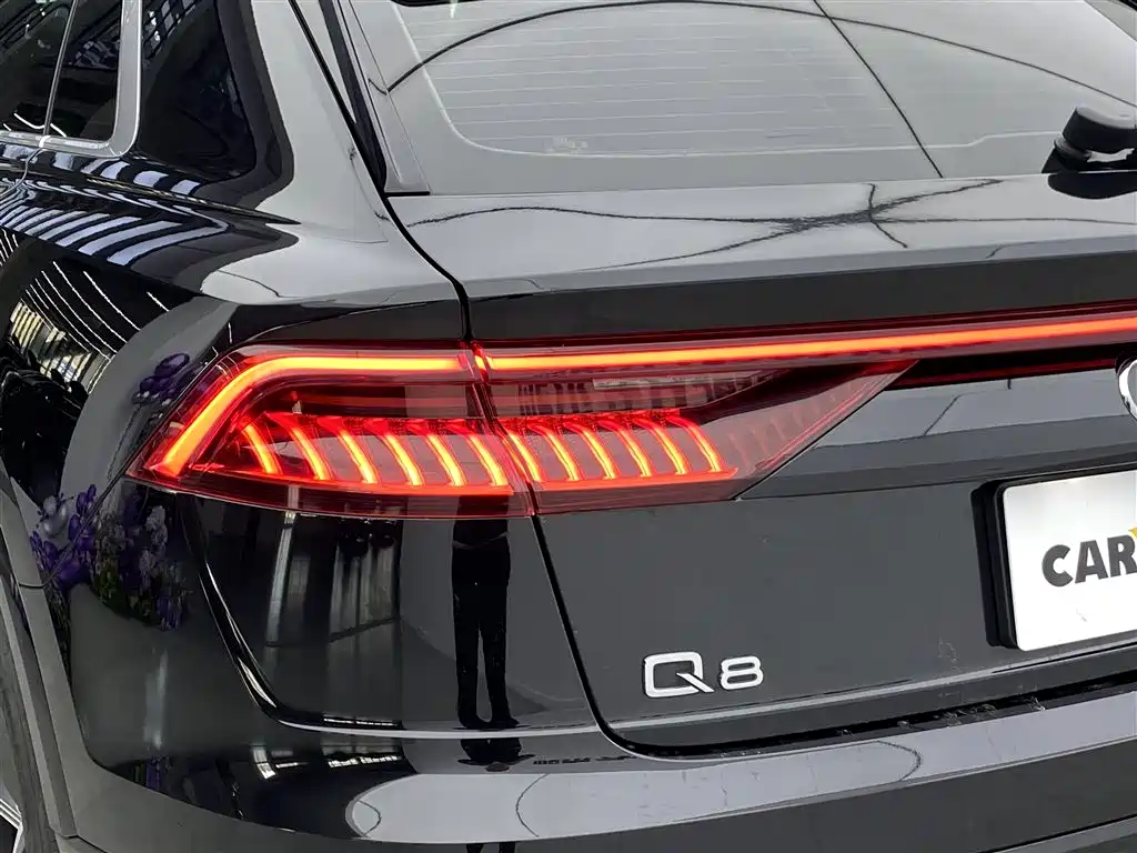 Audi Q8 2022 — фото 12