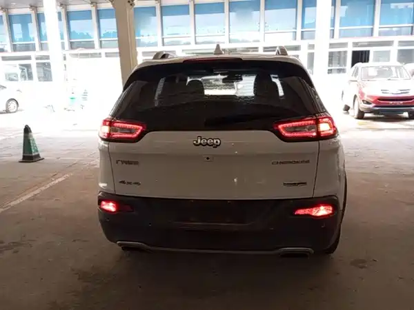 Jeep Cherokee 2016