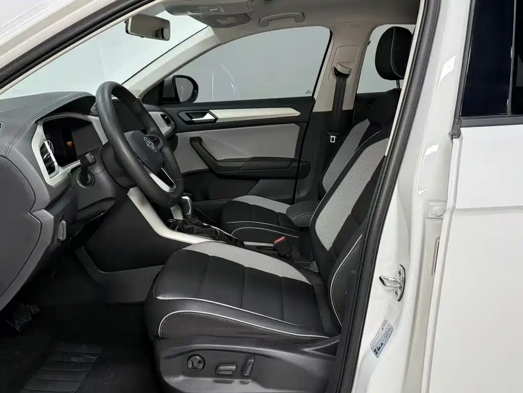 Volkswagen T-Roc 2023 — фото 16