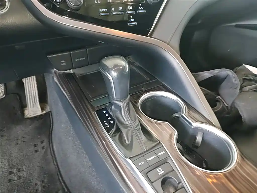 Toyota Camry 2020 — фото 10