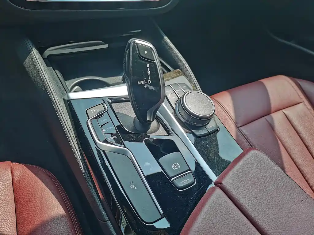 BMW 5 Series 2020 — фото 14