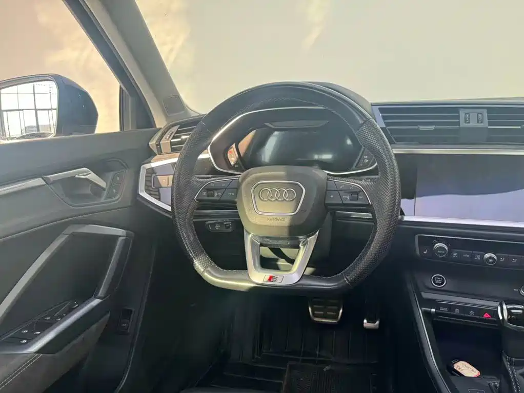 Audi Q3 Sportback 2023 — фото 13