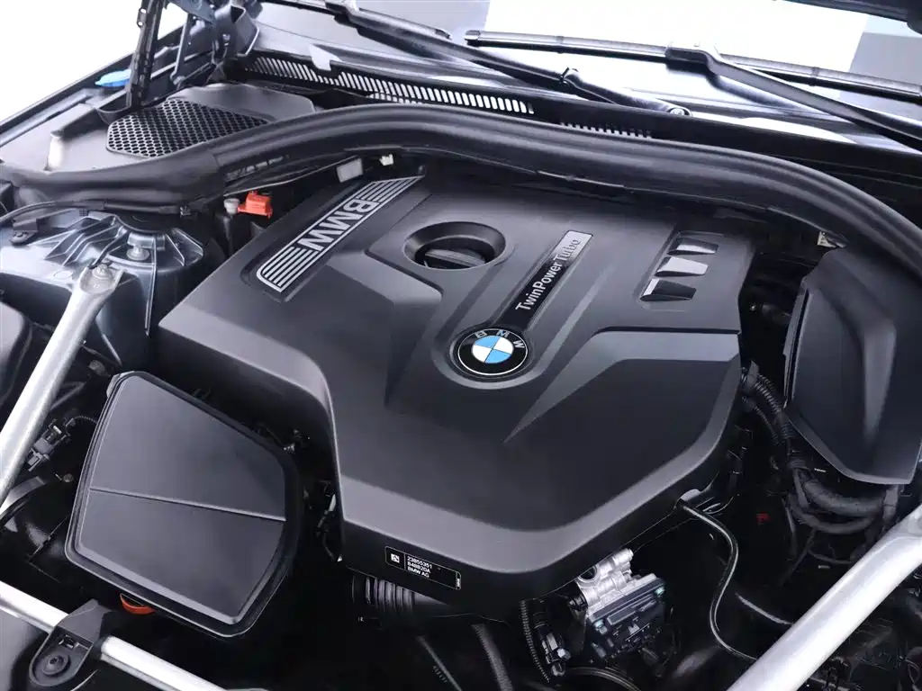 BMW 5 Series 2018 — фото 23