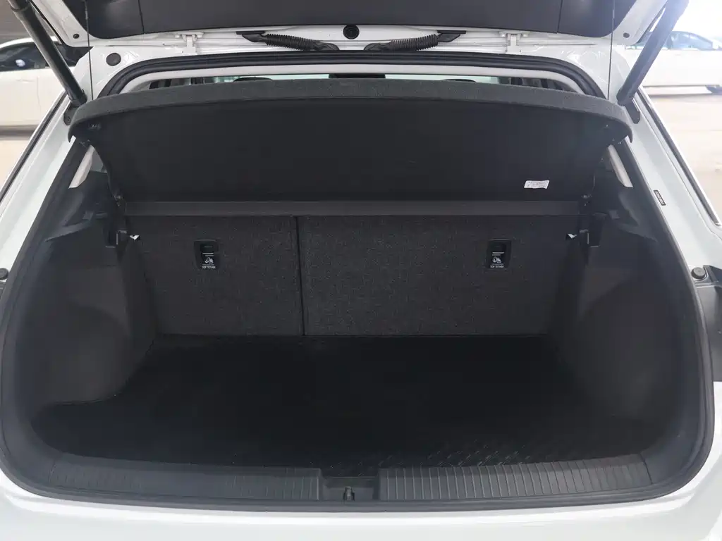 Volkswagen T-Roc 2023 — фото 10