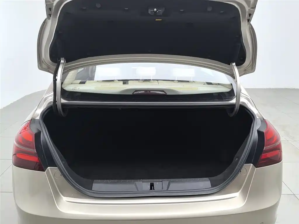 Geely Emgrand 2019 — фото 16