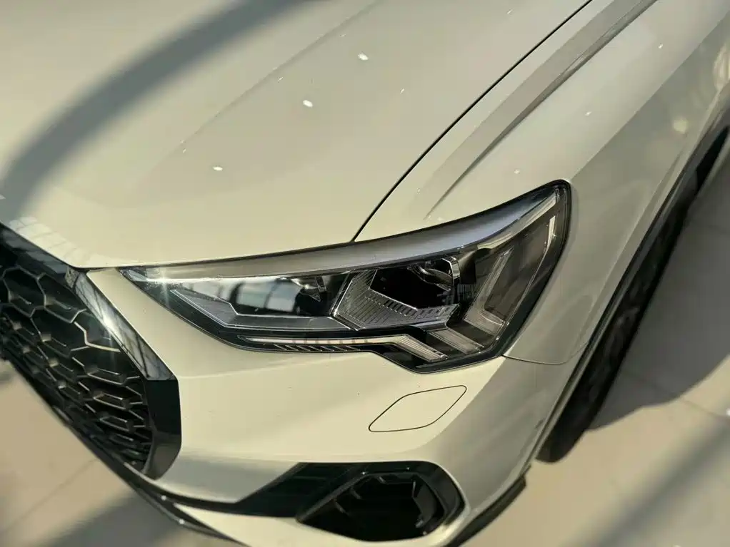 Audi Q3 Sportback 2023 — фото 14