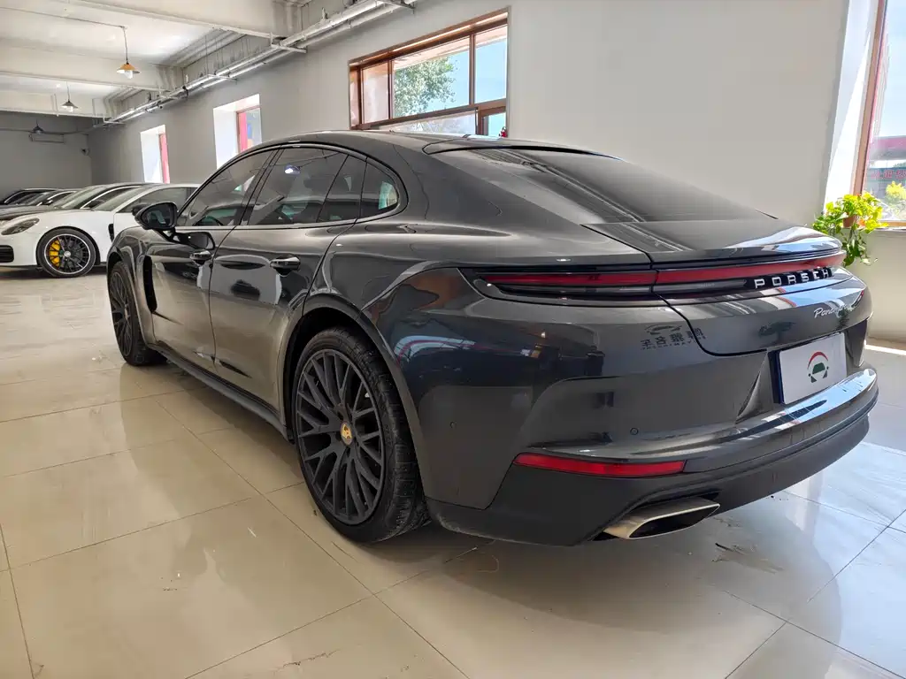 Porsche Panamera 2025