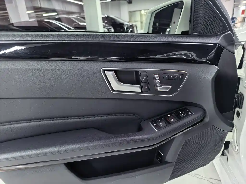 Mercedes-Benz E-Class 2015 — фото 11