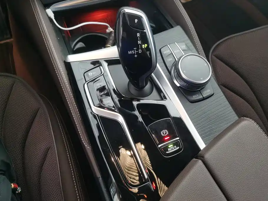BMW 5 Series 2023 — фото 16