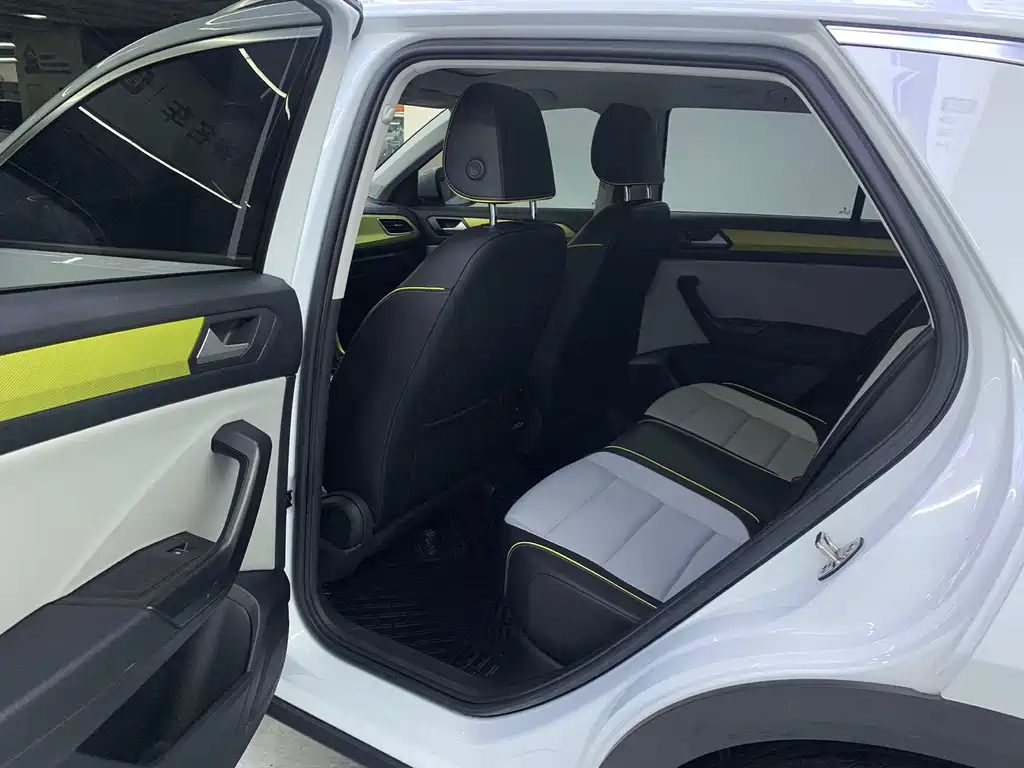 Volkswagen T-Roc 2023 — фото 11