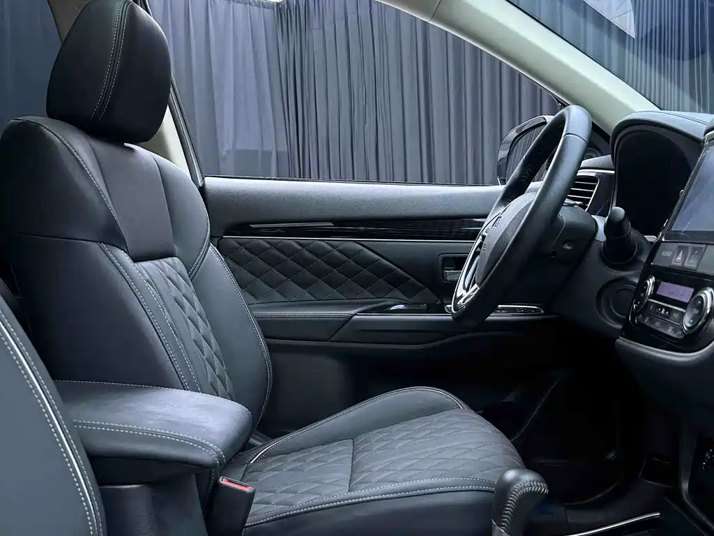 Mitsubishi Outlander 2022 — фото 11