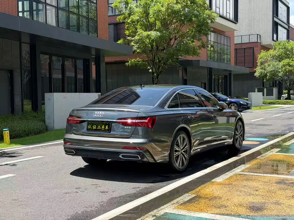 Audi A6L 2022