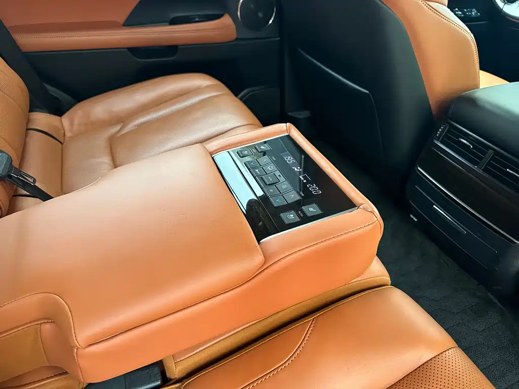 Lexus LX 2017 — фото 14