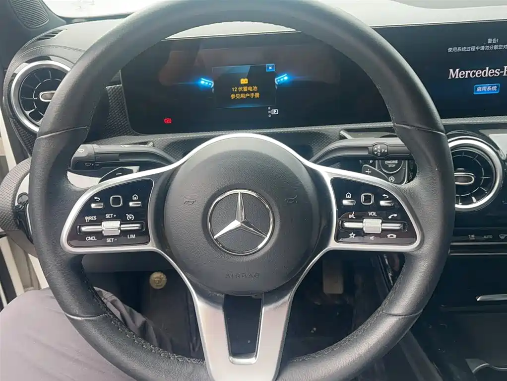 Mercedes-Benz A-Class 2023 — фото 4
