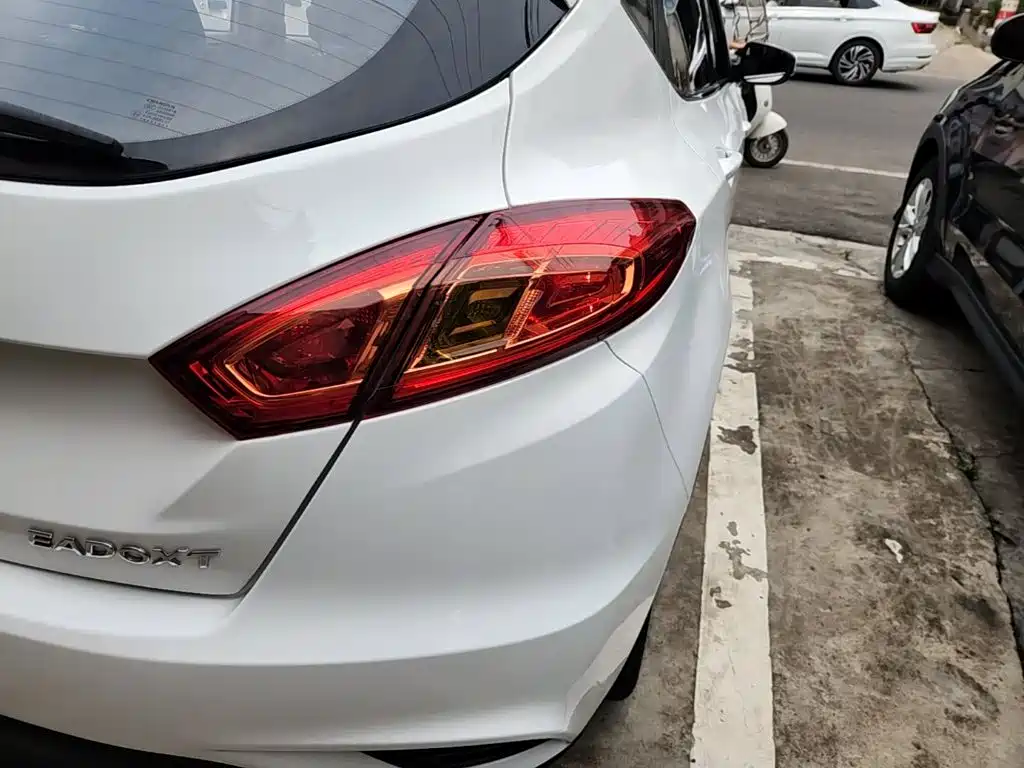 Changan Eado XT 2015 — фото 8
