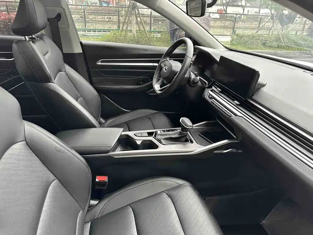 Geely Emgrand 2021