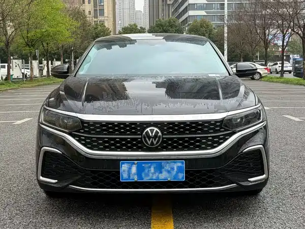 Volkswagen Passat 2024